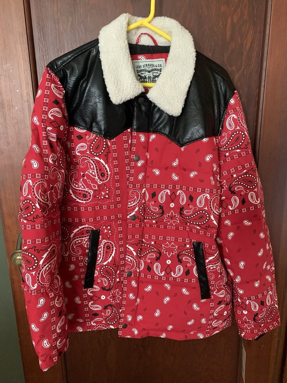 Levi's Out West Mixed Puffer Jacket Coat Mens Red Paisley Bandana (New) Size L